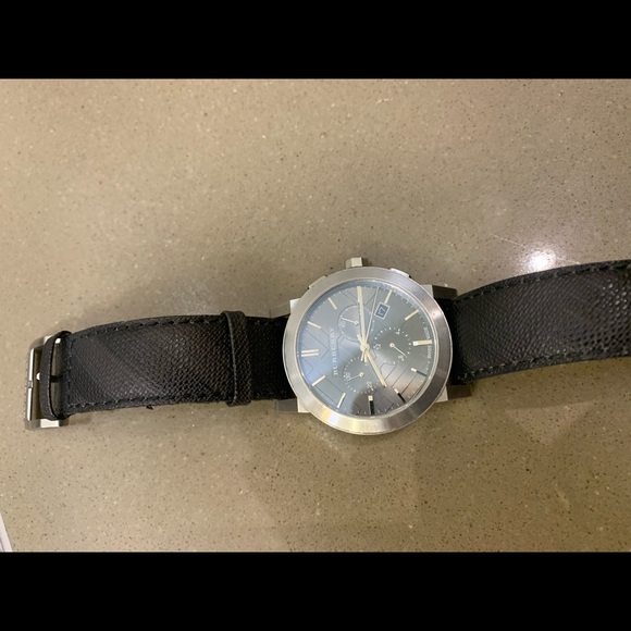 43mm Black Burberry Watch - Picture 4 of 5